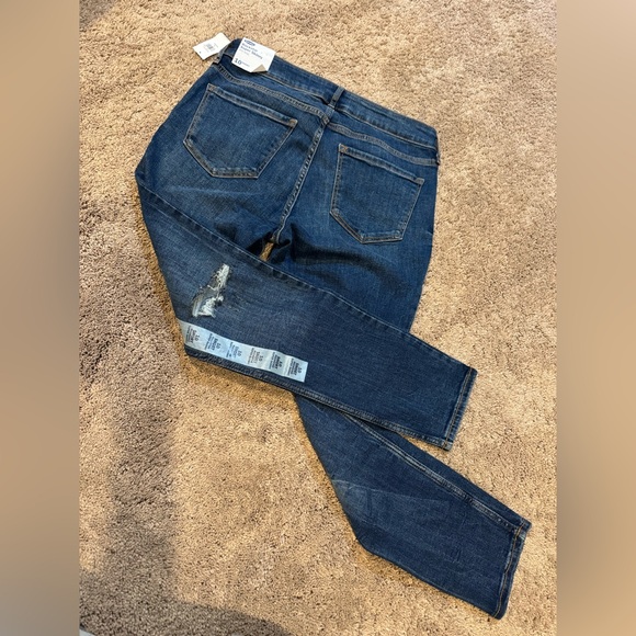 Old Navy Rockstar Super Skinny Mid Rise 10 Short - Picture 3 of 4